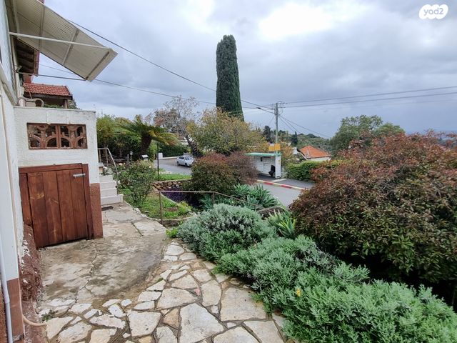 דו משפחתי, קרית טבעון