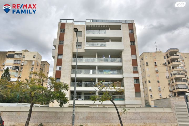 גג/ פנטהאוז, לוי אשכול 11, קרית מוצקין