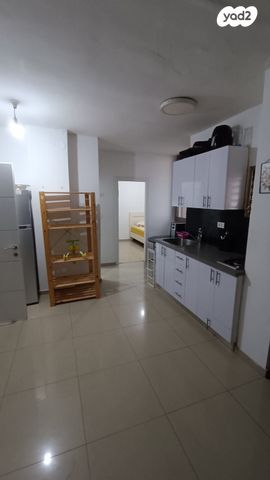 גג/ פנטהאוז, הרצל, בת ים