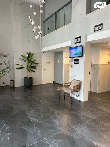 גג/ פנטהאוז, אופקים