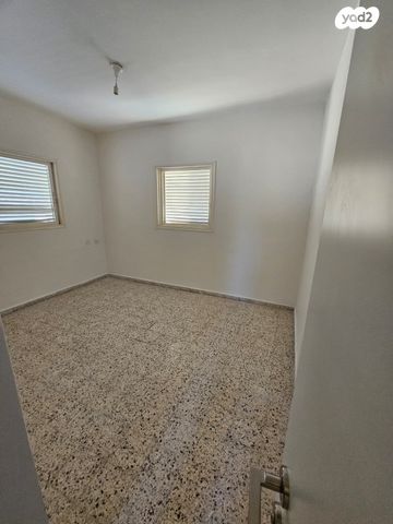 דירה, רמב"ם, ראשון לציון