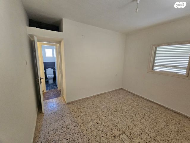 דירה, רמב"ם, ראשון לציון