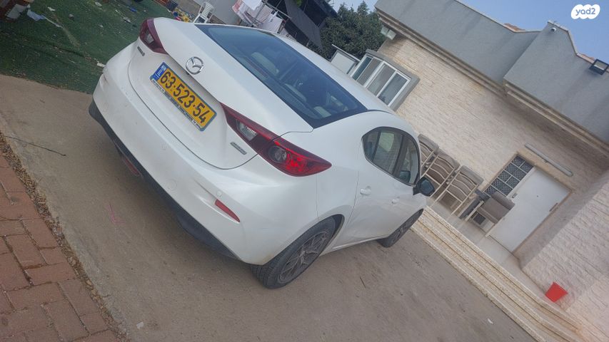 מודעת רכב מאזדה 3