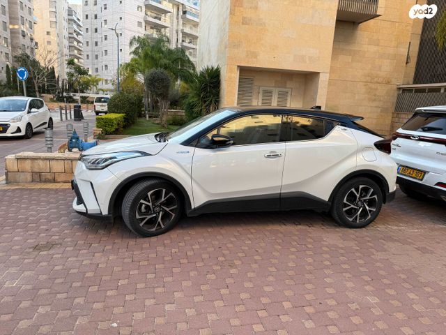 מודעת רכב טויוטה C-HR