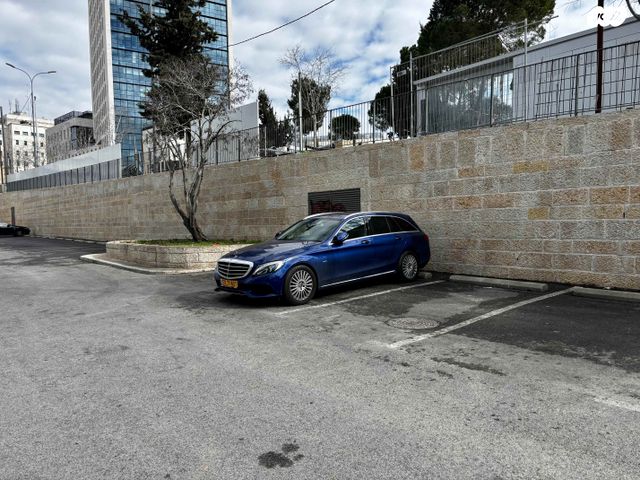 מודעת רכב מרצדס-בנץ C-class