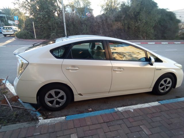 טויוטה פריוס