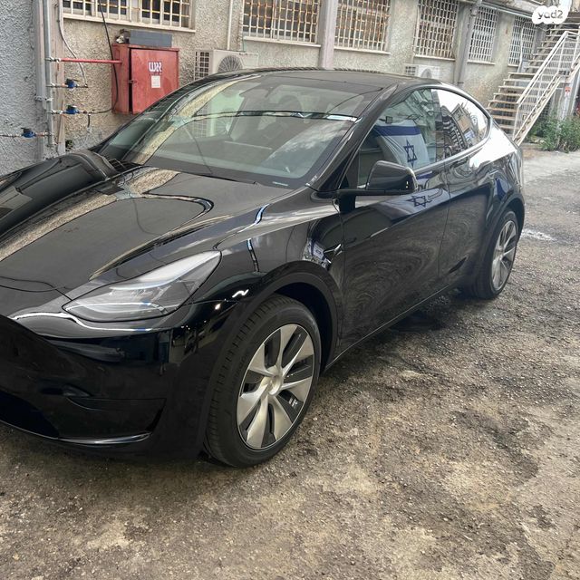 מודעת רכב טסלה מודל Y