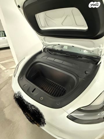 מודעת רכב טסלה מודל Y