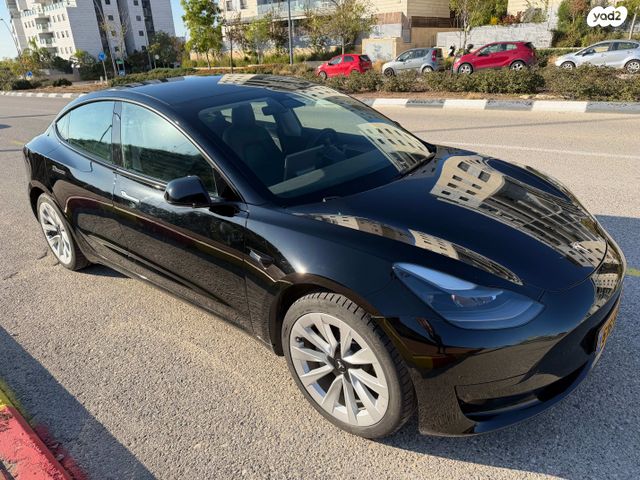 מודעת רכב טסלה מודל 3