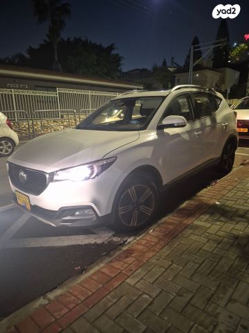 מודעת רכב אם ג'י ZS