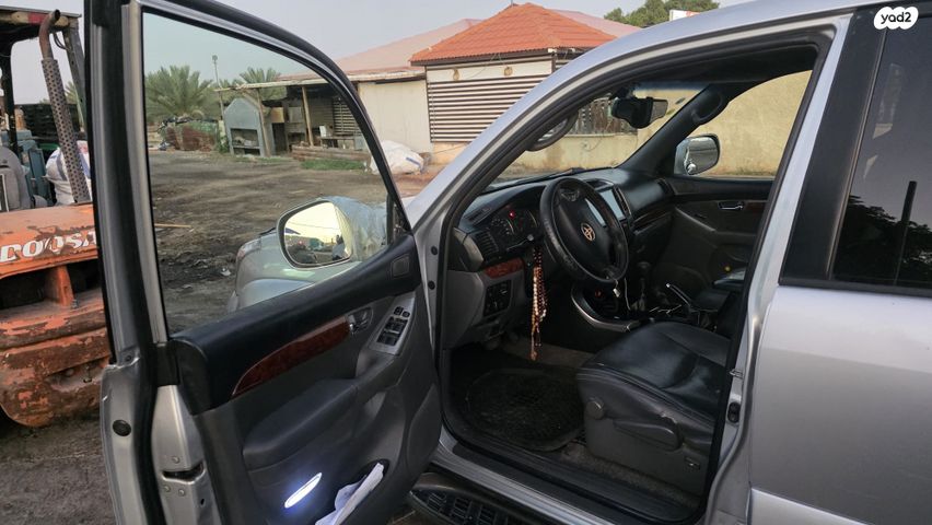 טויוטה לנד קרוזר