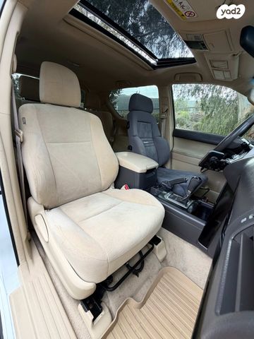 טויוטה לנד קרוזר