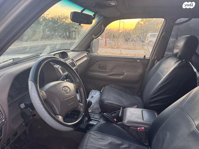 טויוטה לנד קרוזר