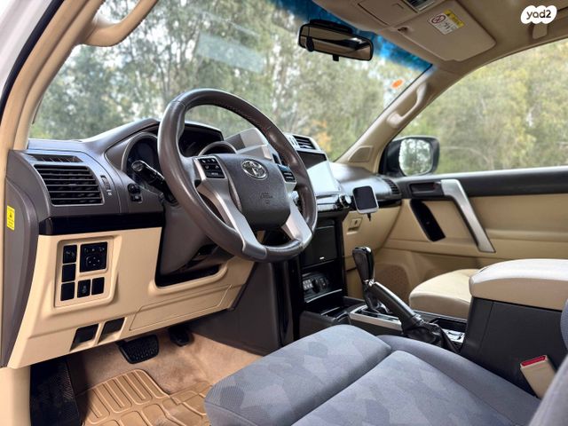 טויוטה לנד קרוזר