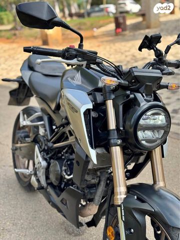 הונדה CB125R