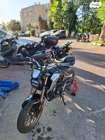 הונדה CB125R