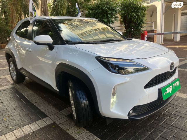 טויוטה יאריס קרוס