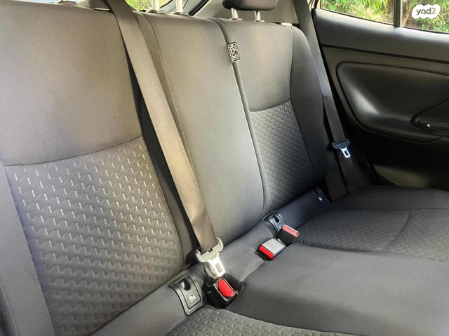 טויוטה יאריס קרוס