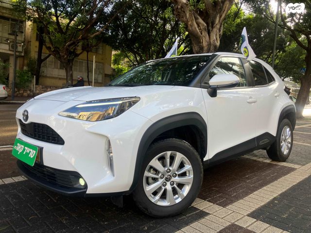 מודעת רכב טויוטה יאריס קרוס