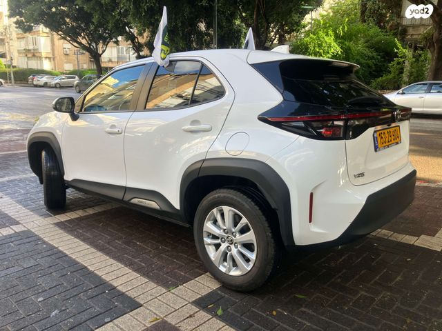 טויוטה יאריס קרוס