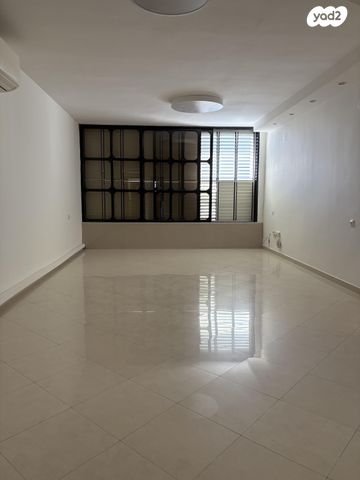 מקס נורדאו 23