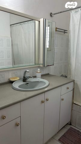 דירה, יאנוש קורצ'אק 7, לב העיר, בת ים