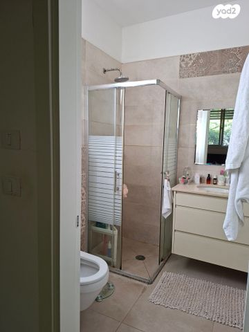 דו משפחתי, החרוב 12, אורנית, אורנית