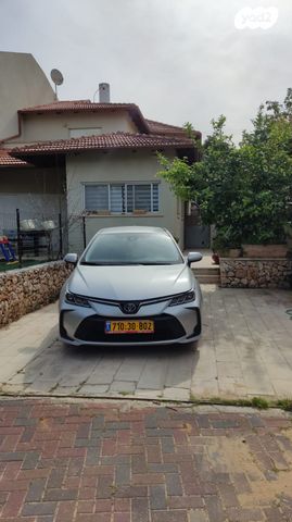 דו משפחתי, האירוס 12, אורנית, אורנית