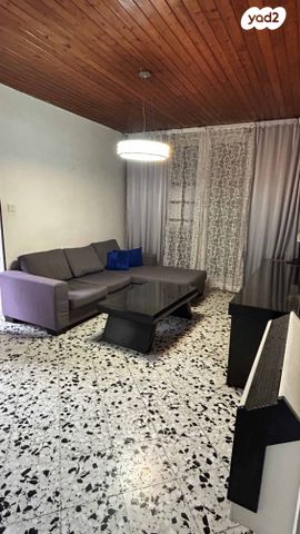 דירה, יאנוש קורצ'אק 7, לב העיר, בת ים