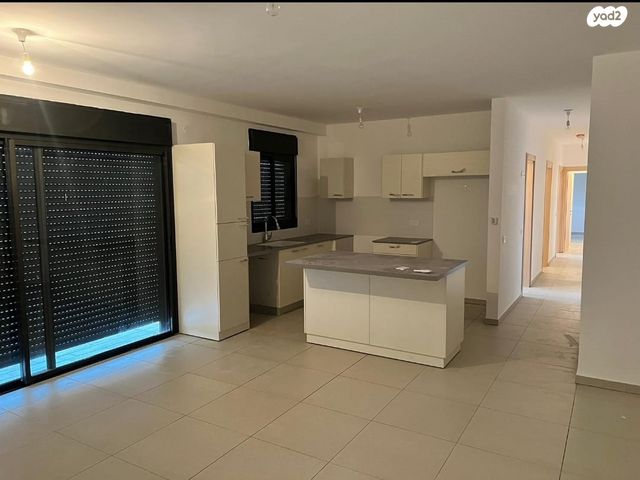 דירת גן, שוהם 34, אבני חן, חריש