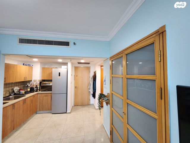 דירה, הפסגה 1, שורש, שורש