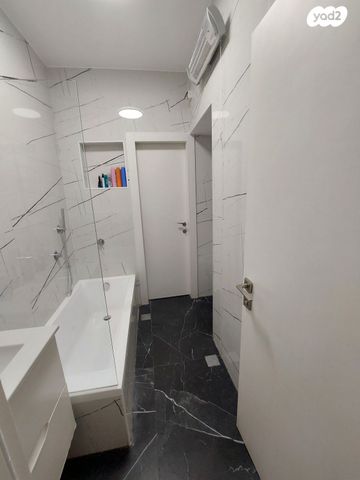 דירה, אמרי ברוך 6, קרית ויז'ניץ, בני ברק