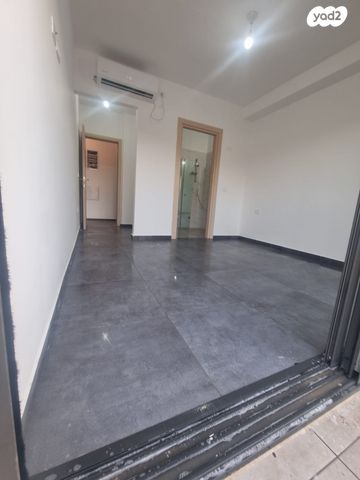 דירת גן, שוהם 34, אבני חן, חריש