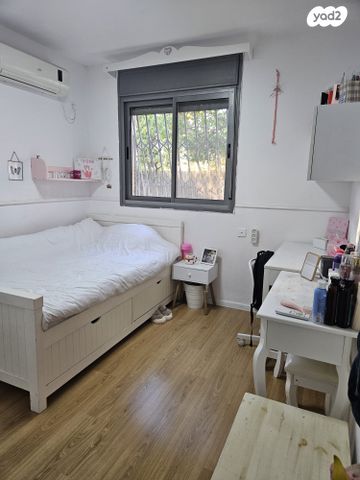 דירת גן, נחל קנה 10, צור יצחק, צור יצחק