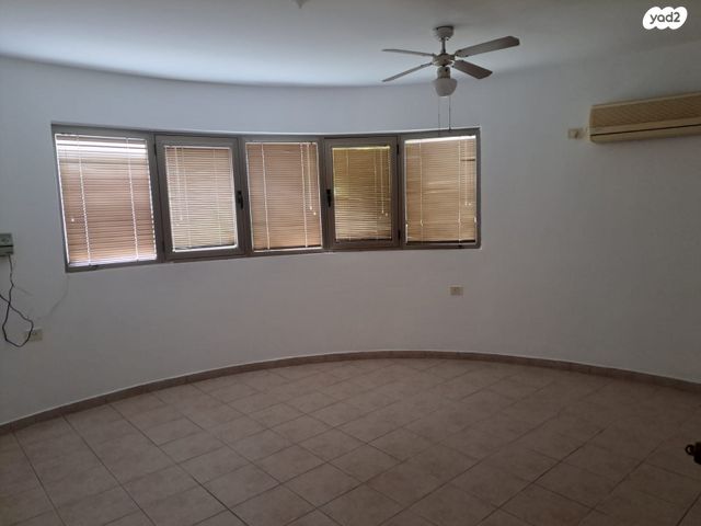 דו משפחתי, האחווה 12, שכונה 4, תל מונד