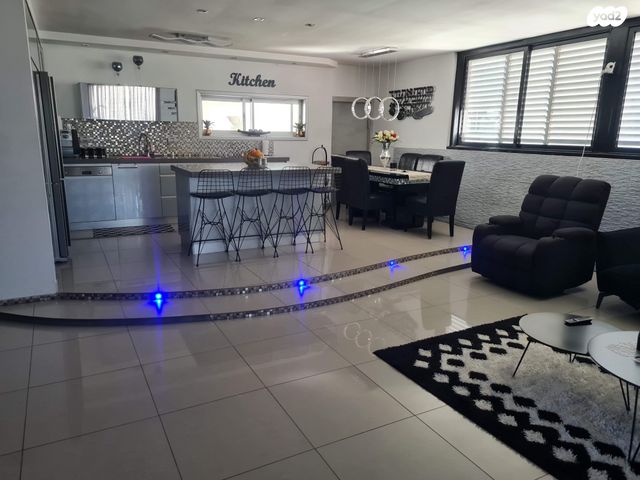 גג/ פנטהאוז, יהודה הלוי 3, רמב"ם, ראשון לציון