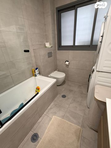 דירה, לוי אשכול 2, גבעתי, רחובות