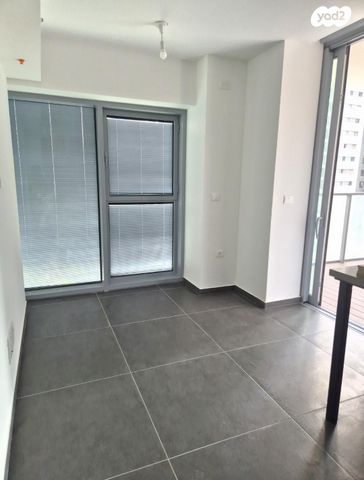 דירה, אוסוולדו ארניה 8, גני שרונה, קרית הממשלה, תל אביב יפו