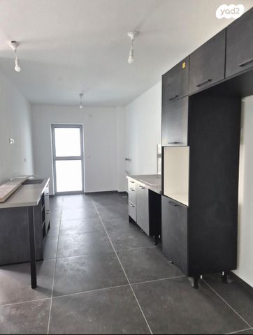 דירה, אוסוולדו ארניה 8, גני שרונה, קרית הממשלה, תל אביב יפו