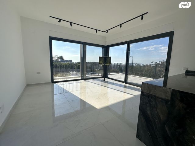 חניון מבצר יחיעם 1