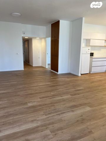 דירה, קריניצי 60, שכונת יהלום, מרכז העיר ב, רמת גן