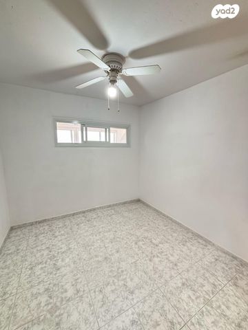 דירה, עמנואל אולסבנגר 114, קרית היובל, ירושלים