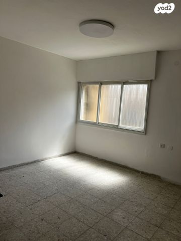 דירה, נפתלי אימבר 13, העיר התחתית, ואדי סאליב, חיפה