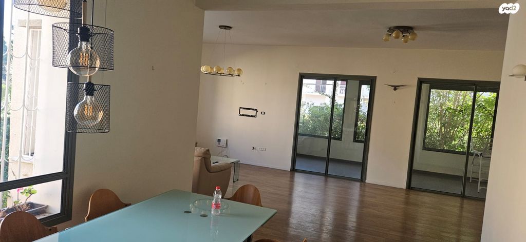 דירה, כיכר היינריך היינה 16, מרכז הכרמל, חיפה