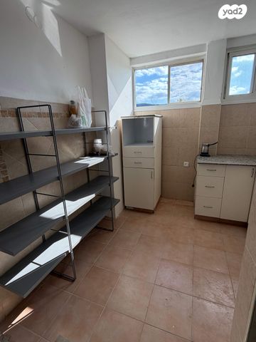 דירה, ירושלים 1, גיורא, טירת כרמל