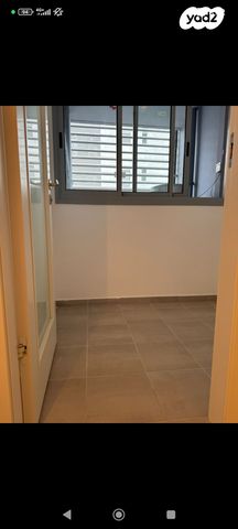 דירה, דרך לוי אשכול 73, שיכון רסקו, קרית אונו