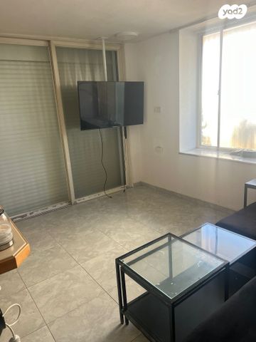 דירת גן, הנרייטה סולד 11, עיר, מרכז העיר, נהריה