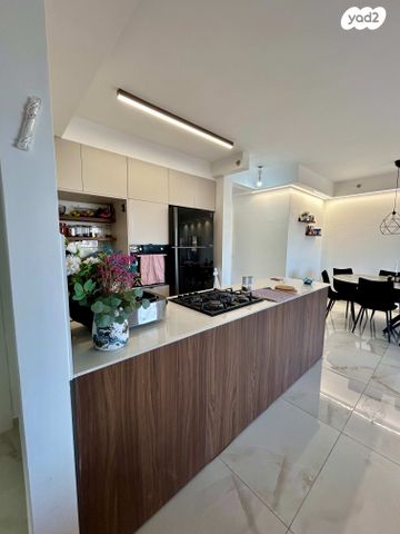 יורדי הסירה 4