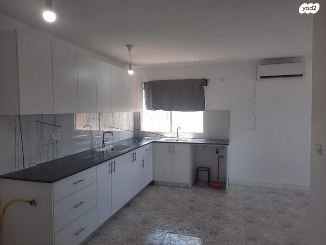 דירה, ז'בוטינסקי 10, שיכון ד, טבריה