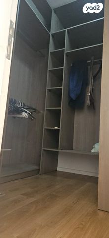 דירה, כיכר היינריך היינה 16, מרכז הכרמל, חיפה